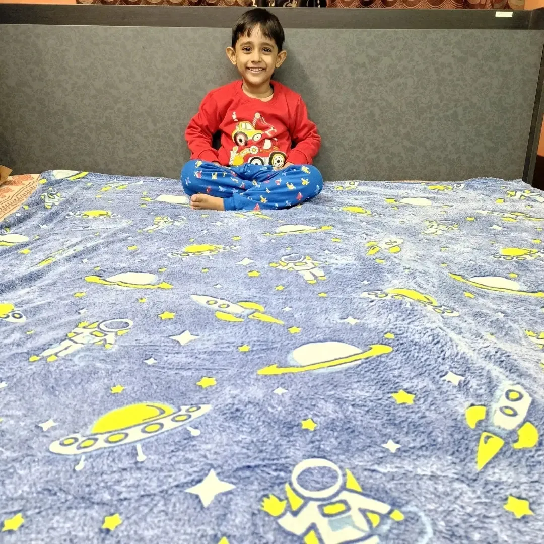 Astronaut Glow Blanket, 0-15 years| Glow In The Dark Blanket For Kids | Ultra-soft & Lightweight