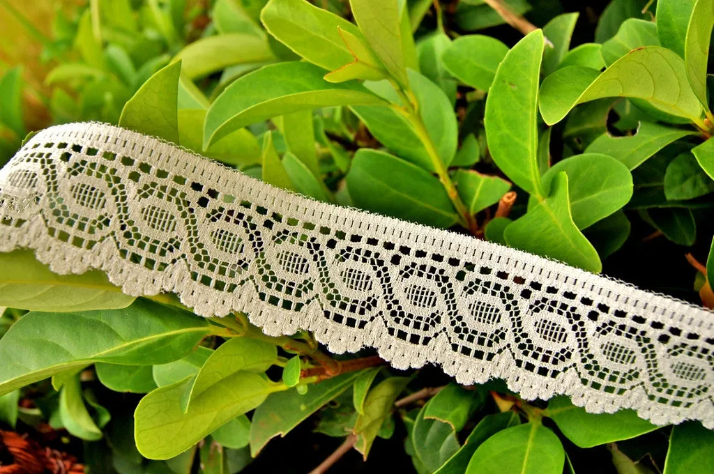 Chain-like Light Beige Scalloped Lace Trim 1⅝" wide