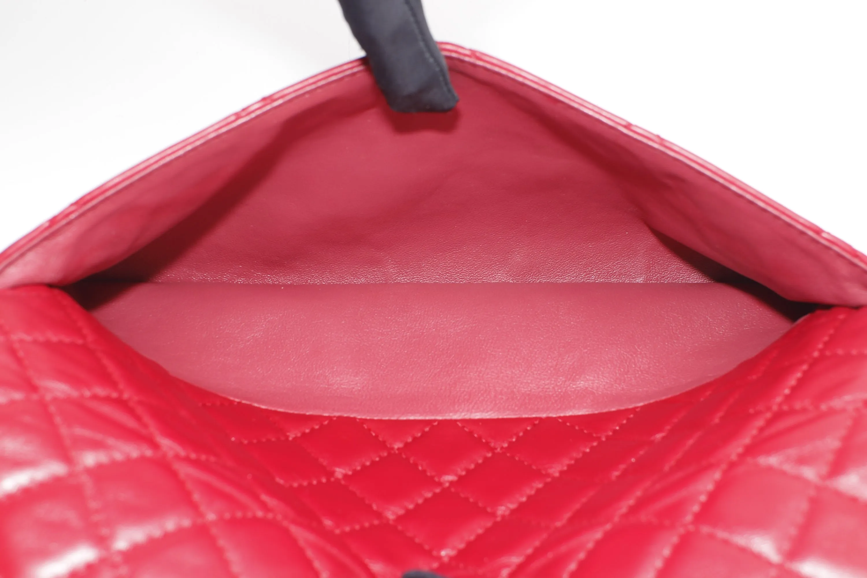 CHANEL RED QUILTED LAMBSKIN 32CM SHOULDER BAG (1466xxxx) SILVER HARDWARE, NO CARD & DUST COVER