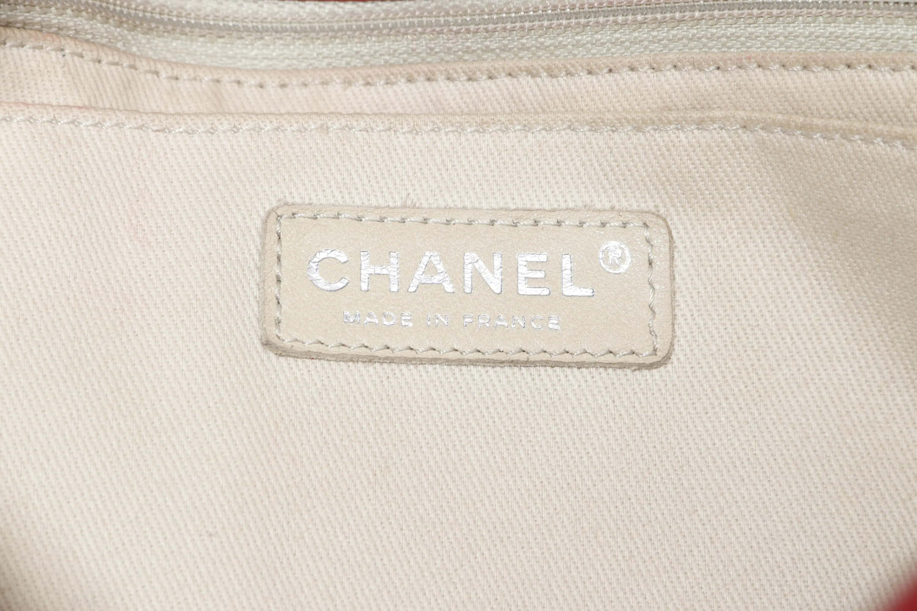 CHANEL RED QUILTED LAMBSKIN 32CM SHOULDER BAG (1466xxxx) SILVER HARDWARE, NO CARD & DUST COVER