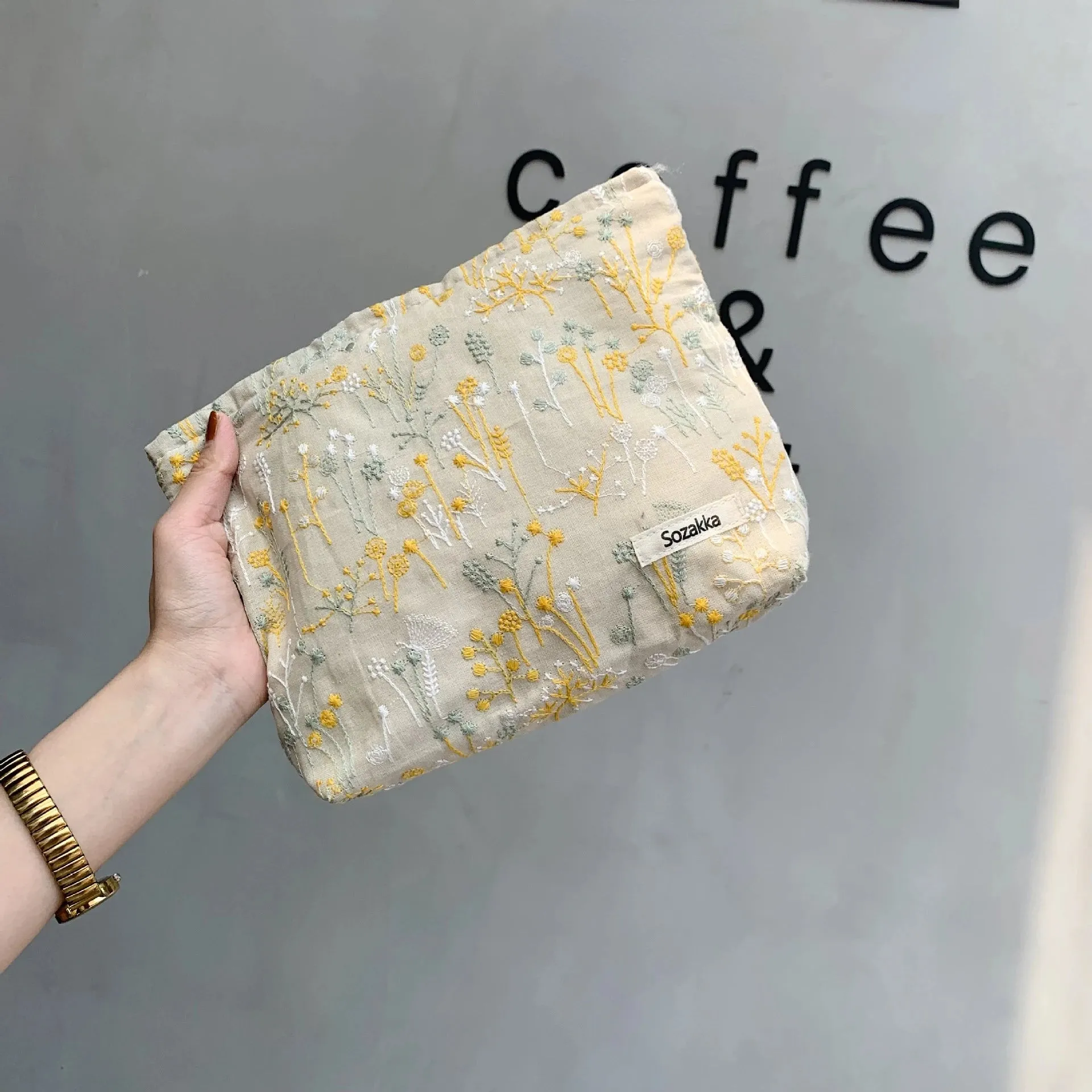 Cosmetic Bag for Women Floral Makeup Case Organizer Embroidered Design Cosmetic Pouch Travel Toiletry Bag Corduroy Canvas Beauty Case