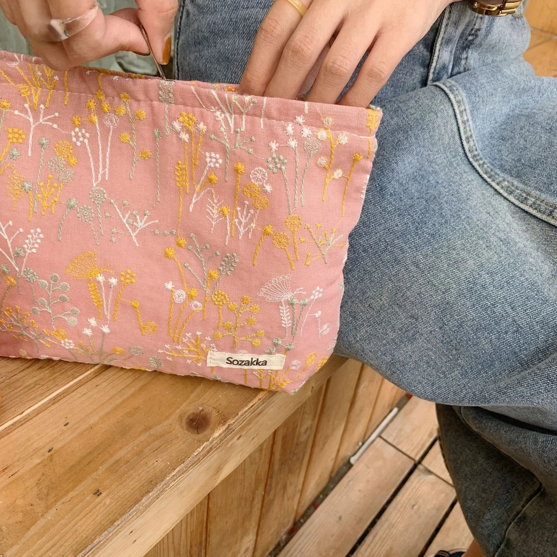 Cosmetic Bag for Women Floral Makeup Case Organizer Embroidered Design Cosmetic Pouch Travel Toiletry Bag Corduroy Canvas Beauty Case