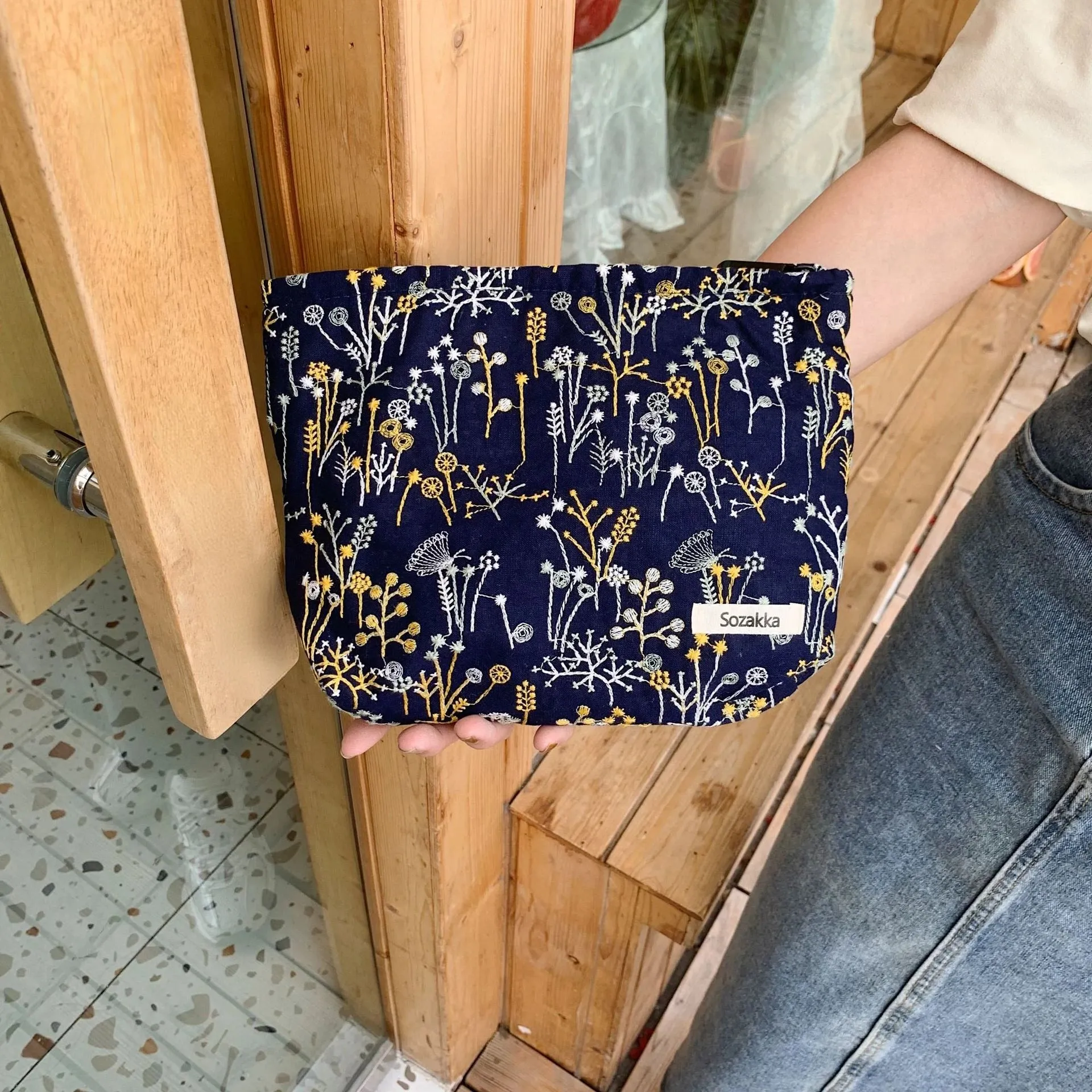 Cosmetic Bag for Women Floral Makeup Case Organizer Embroidered Design Cosmetic Pouch Travel Toiletry Bag Corduroy Canvas Beauty Case