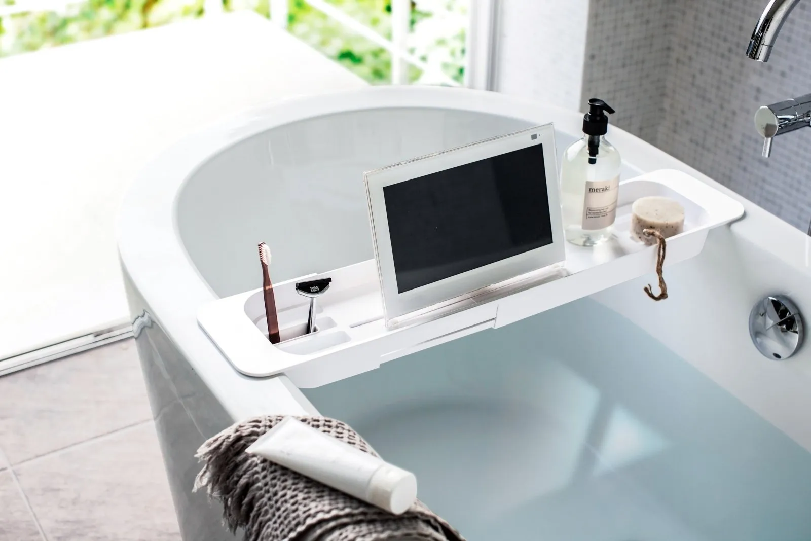 Expandable Resin Bathtub Caddy