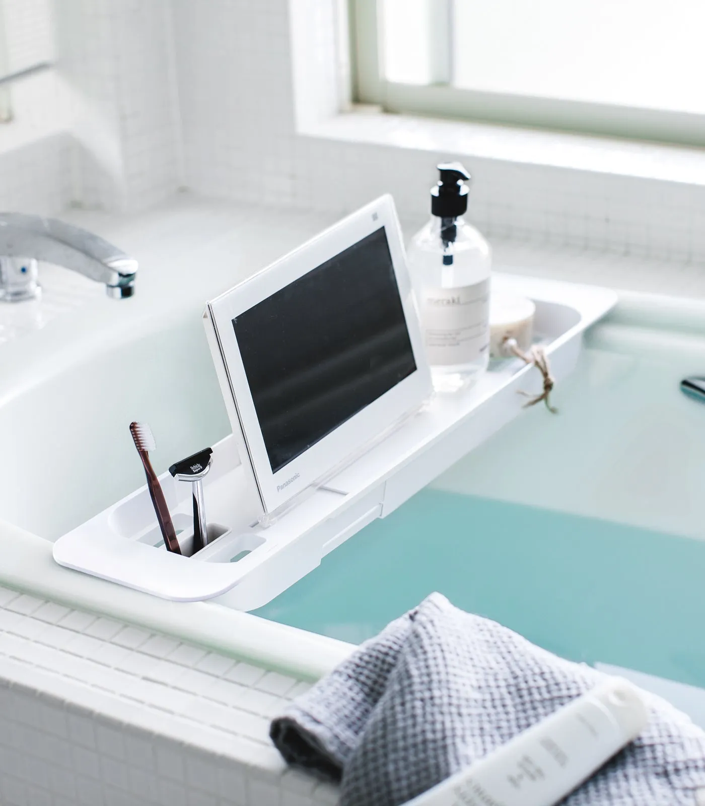 Expandable Resin Bathtub Caddy