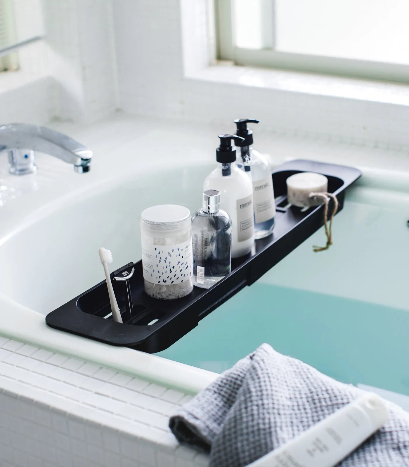 Expandable Resin Bathtub Caddy