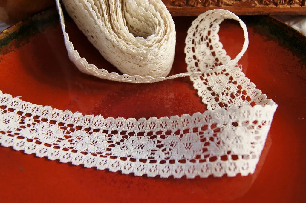 Fancy Galloon Floral Lace Trim 1½" wide - Natural