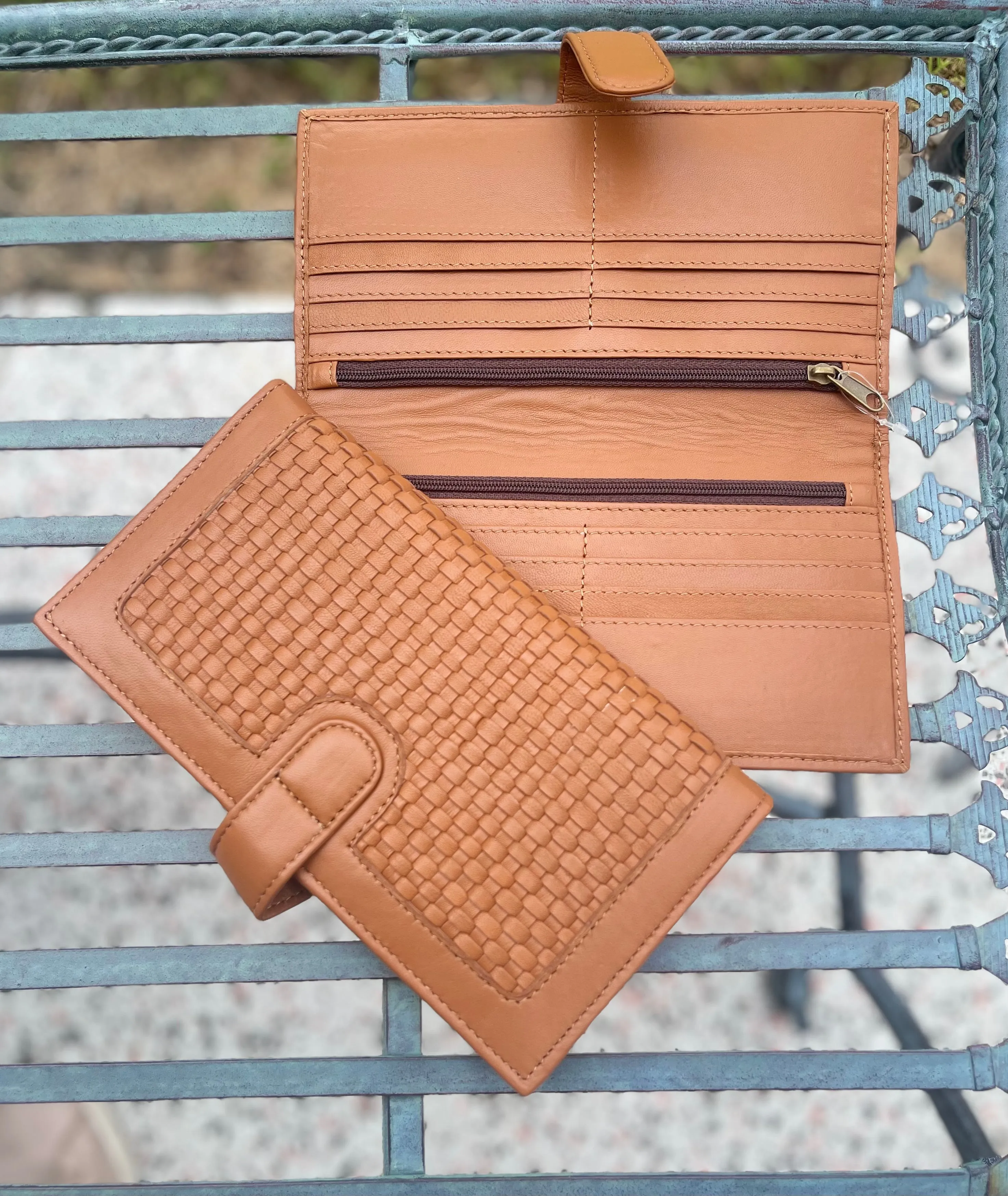 L70014W LOS ANG PURSE TAN