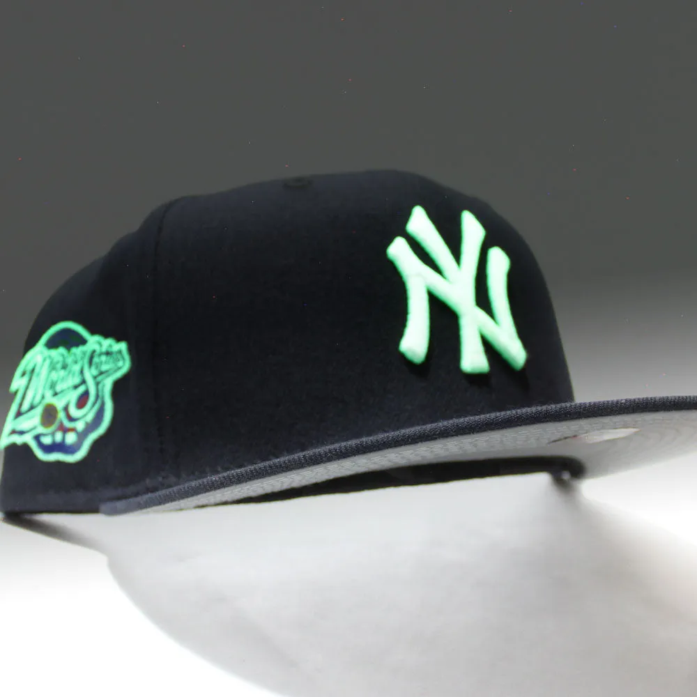 New York Yankees 1998 World Series New Era 59Fifty Fitted Hat (Glow in the Dark Navy 3M Reflective Gray Under Brim)
