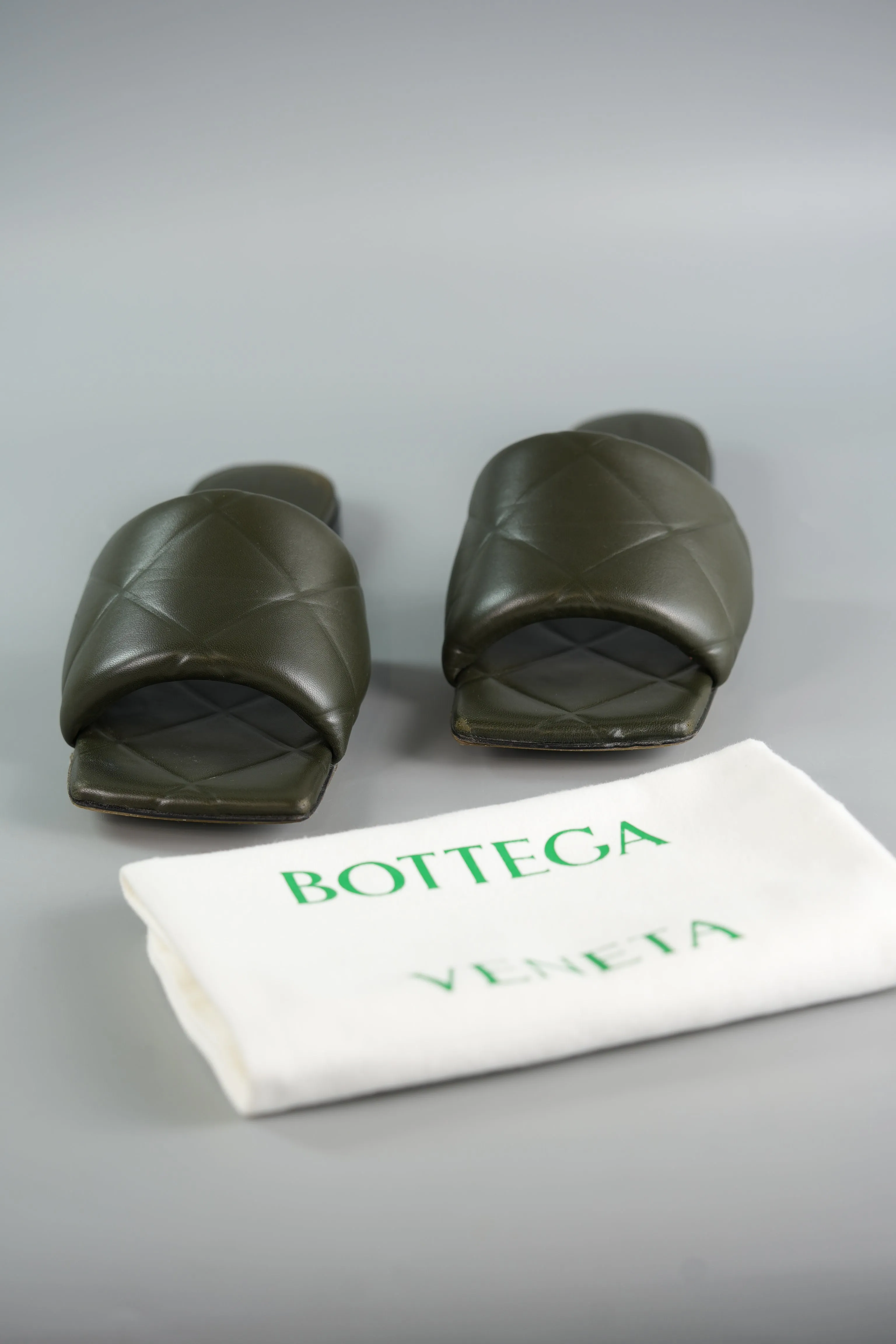 The Rubber Libo Quilted Embossed Army Green Sandals Size 39 (26cm)