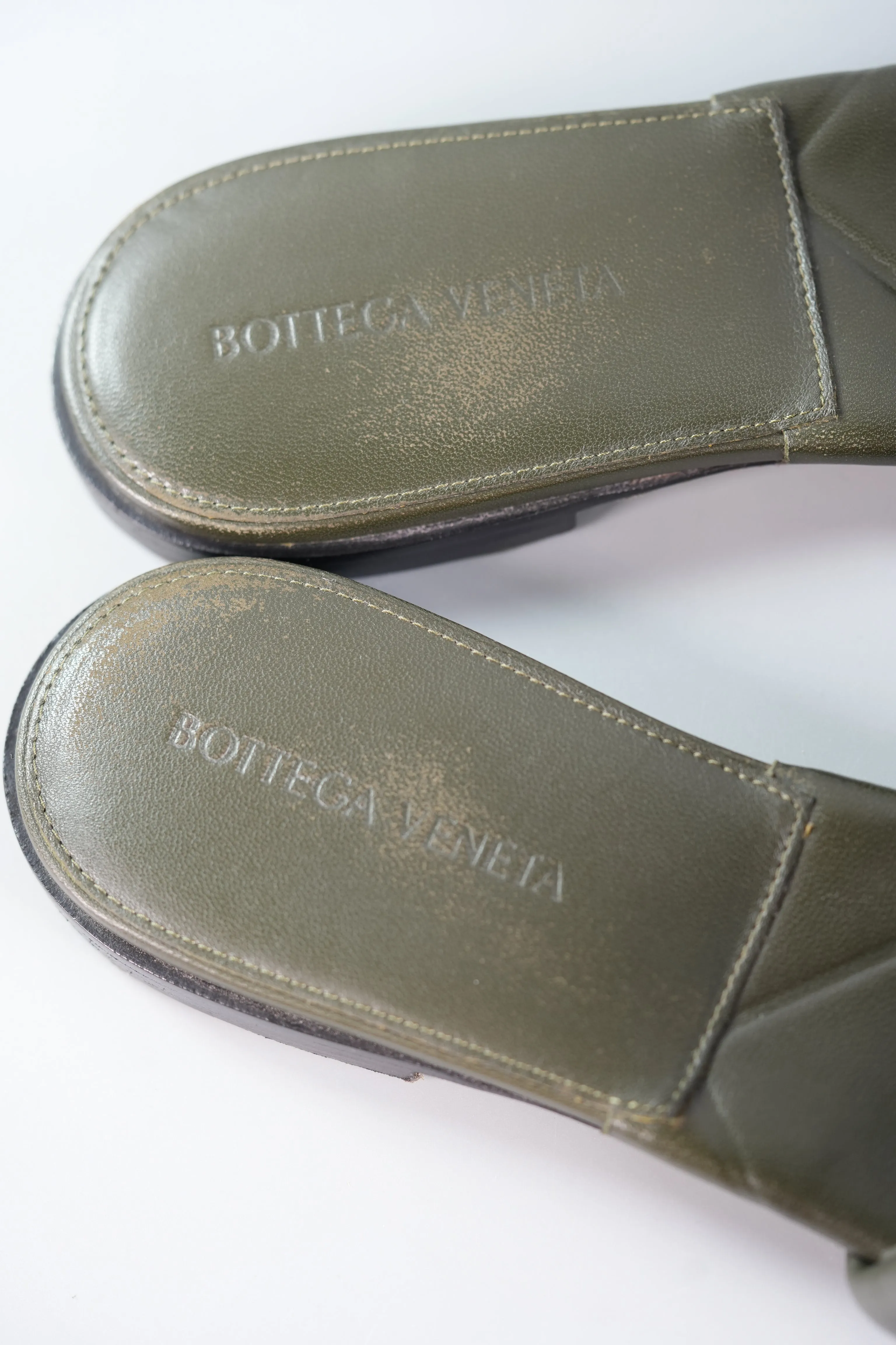The Rubber Libo Quilted Embossed Army Green Sandals Size 39 (26cm)