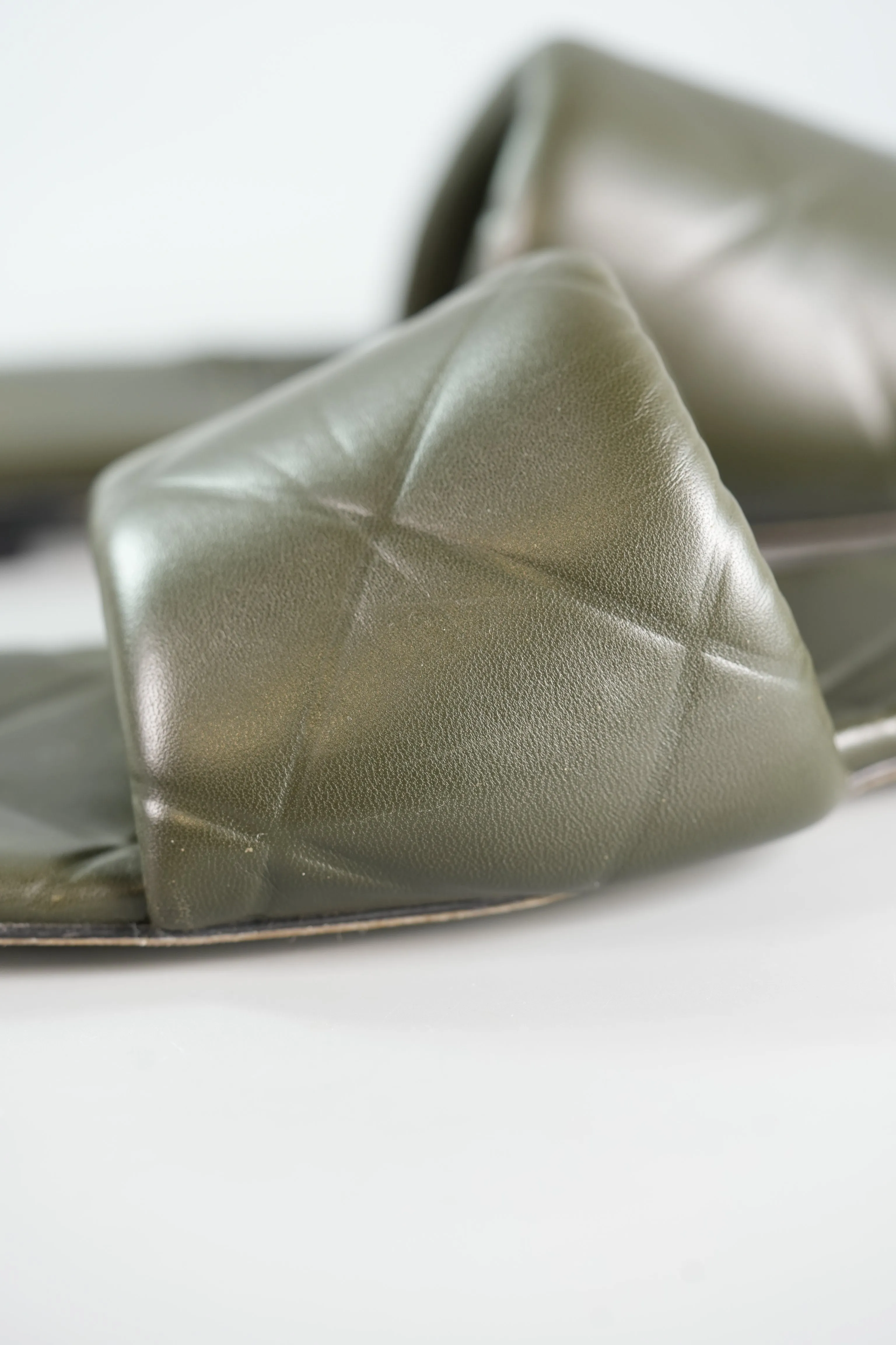 The Rubber Libo Quilted Embossed Army Green Sandals Size 39 (26cm)