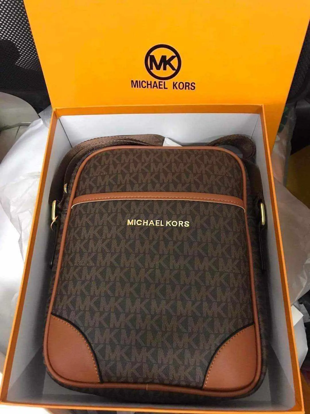 Top grade men’s sling bag with box